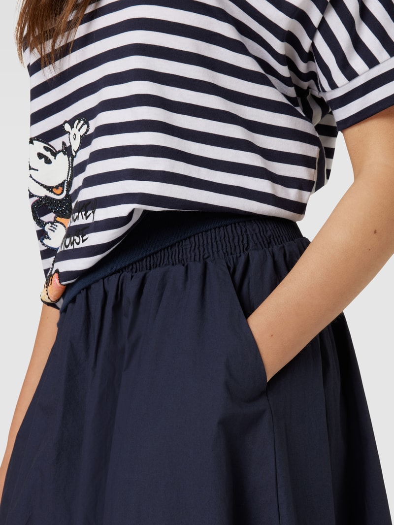 Knielanger Rock mit Smok-Details in marineblau