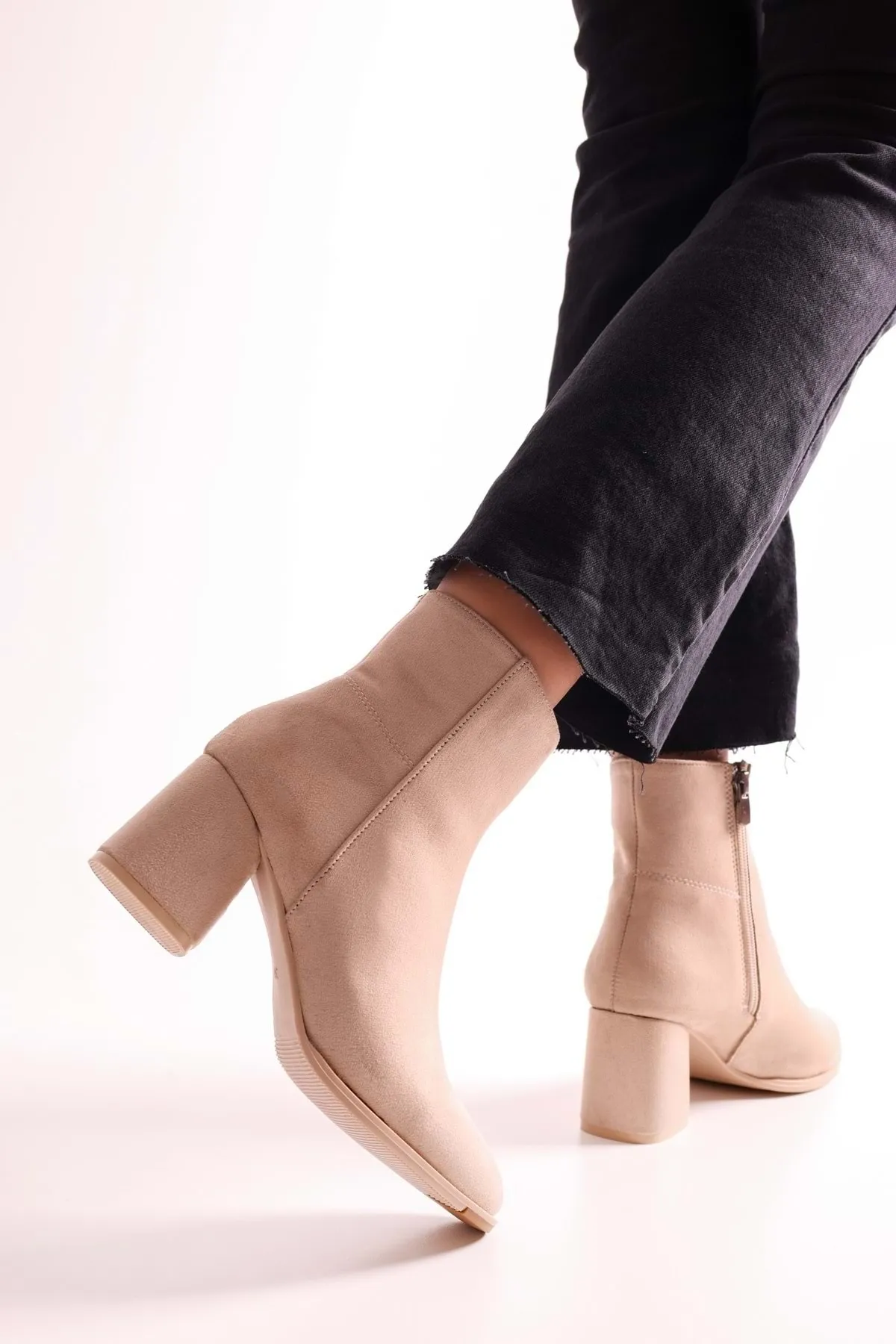 Shoeberry  Haylee Beige Wildleder-Stiefel für Damen Beige Wildleder
