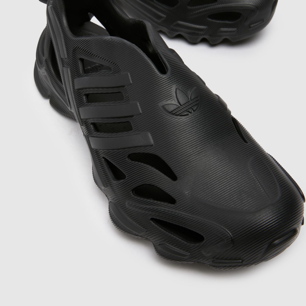 adidas fekete adifom supernova ifjúsági szandál