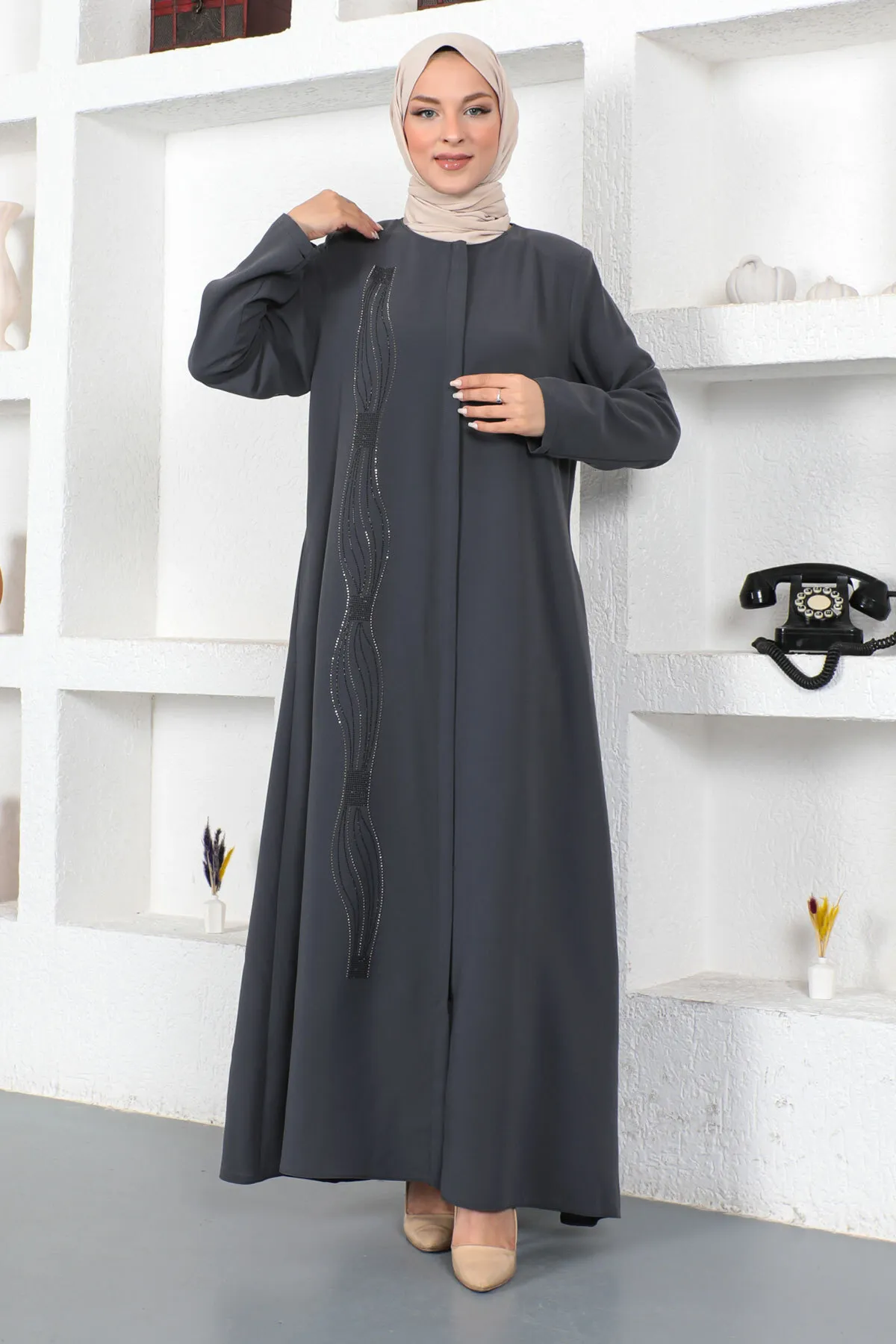 Tesettür Dünyası  Gewellter, vorne mit Pailletten bestickter Hijab Ferace Tsd230423 Grau