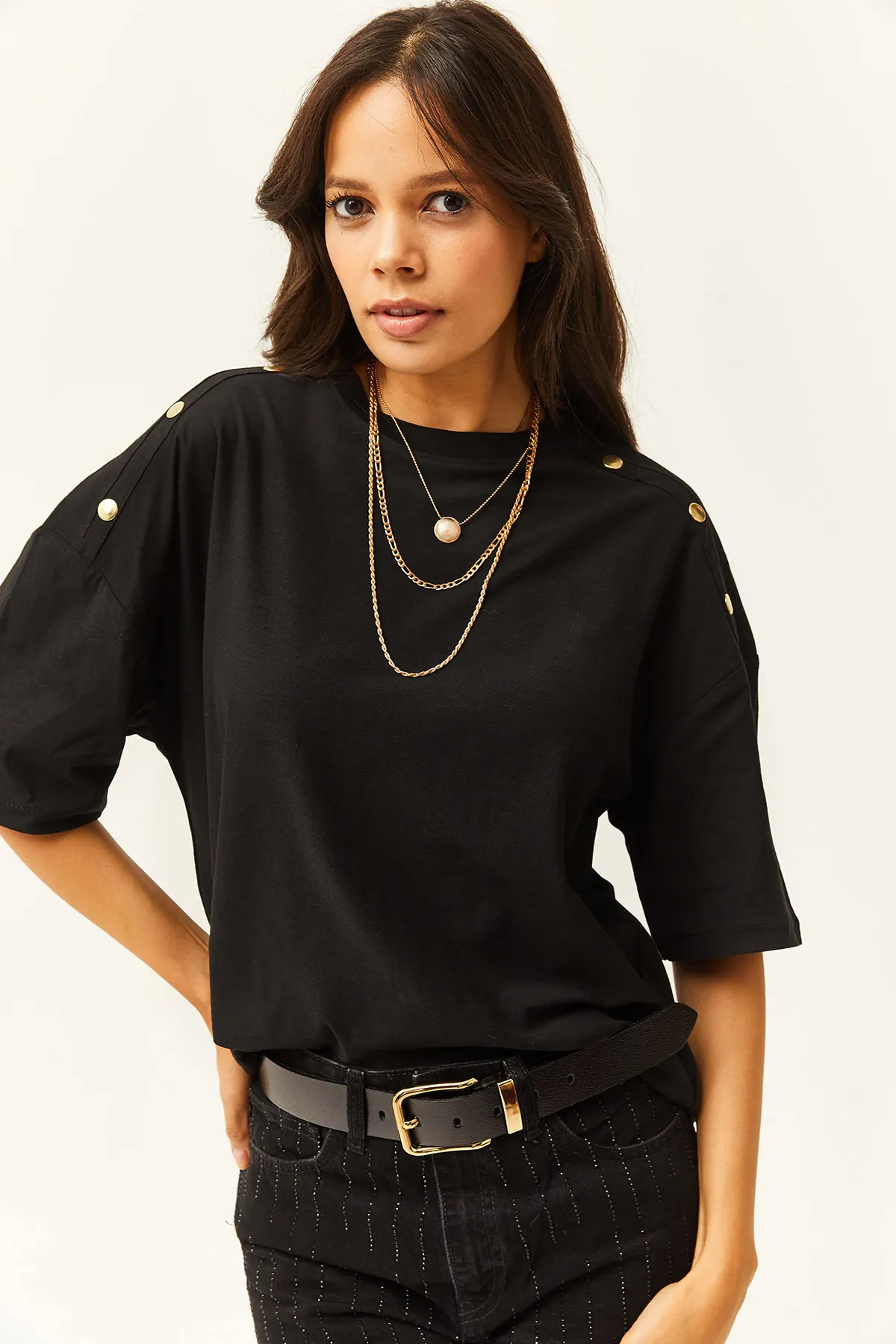 Olalook  Damen-T-Shirt aus Baumwolle mit schwarzen Schultern und goldfarbenen Knöpfen TSH-19000763
