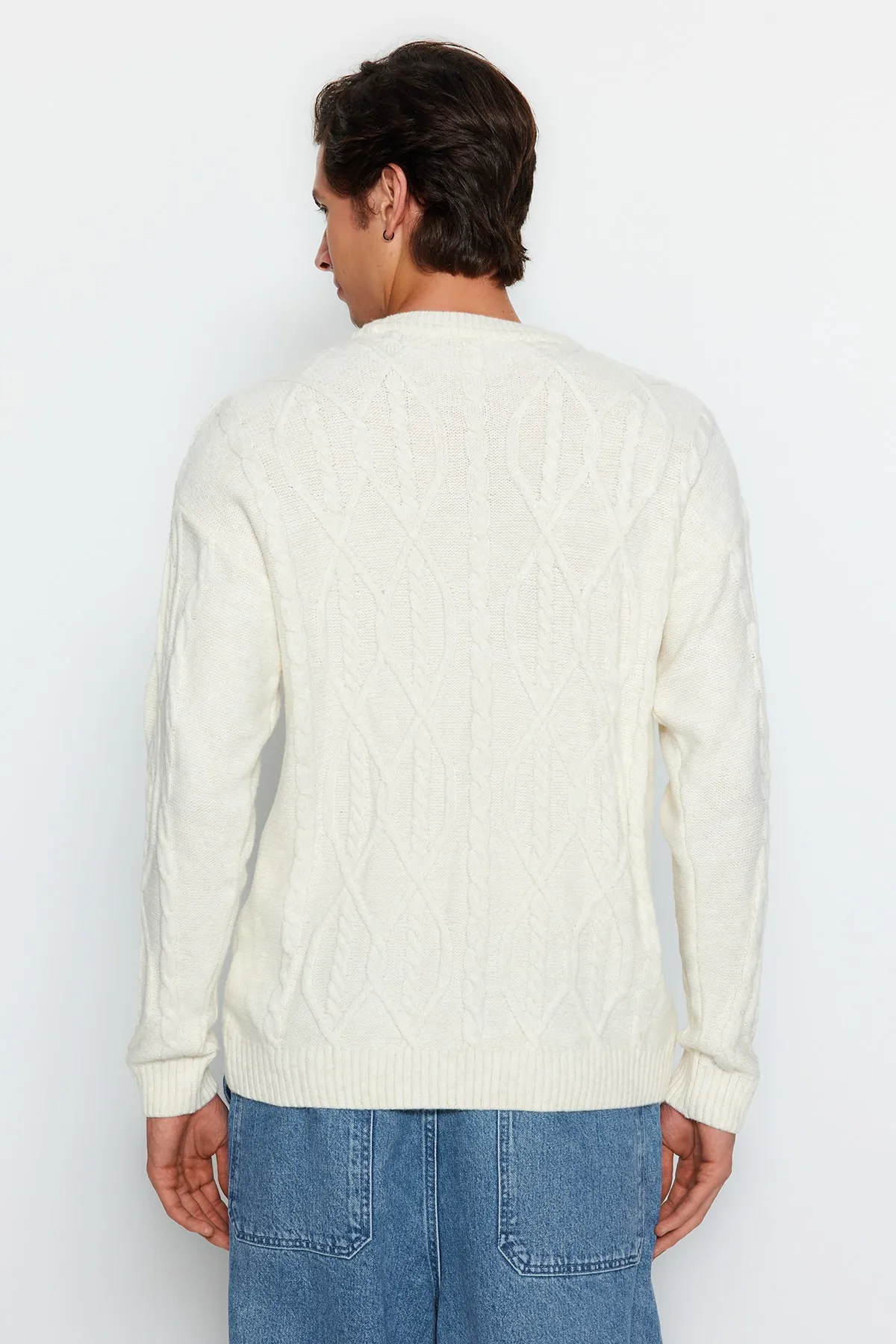 Trendyol Collection  Ecru Unisex Oversize Fit Wide Fit Haarstrickpullover mit Rundhalsausschnitt, weicher Strickpullover TMNAW24KZ00003