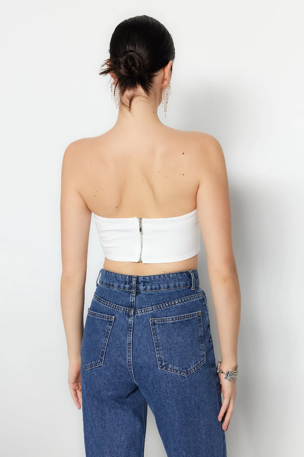 Trendyol Collection  Weißes, bauchfreies, gefüttertes, spitzes Bustier für die Braut TPRSS22BS00018