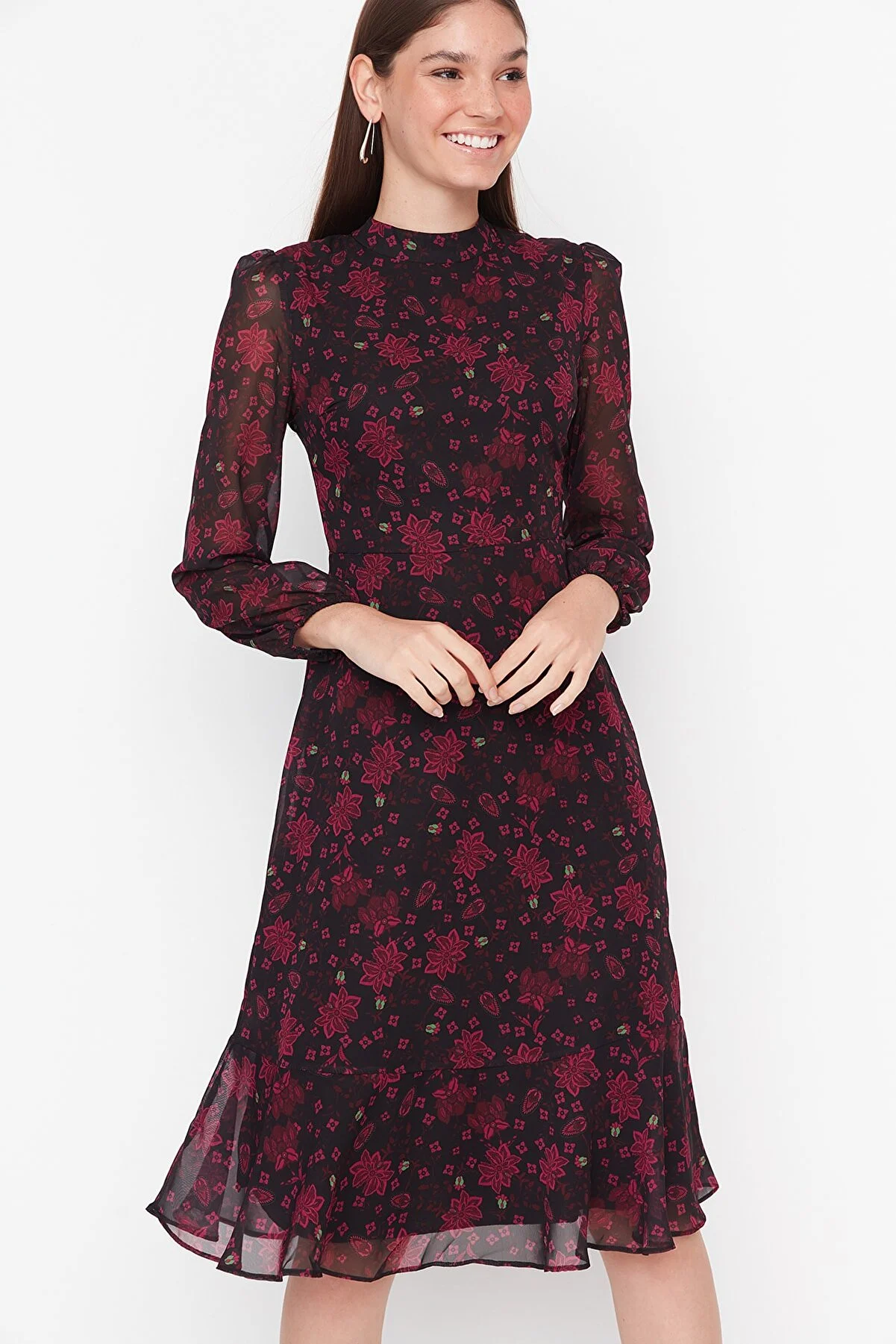 Trendyol Collection  Rosafarbenes, geblümtes A-Linien-Kleid aus Chiffon mit Stehkragen und Midi-Futter TWOAW20EL1313