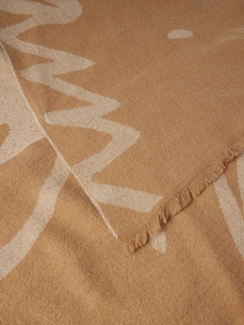 Schal mit Label-Print in camel