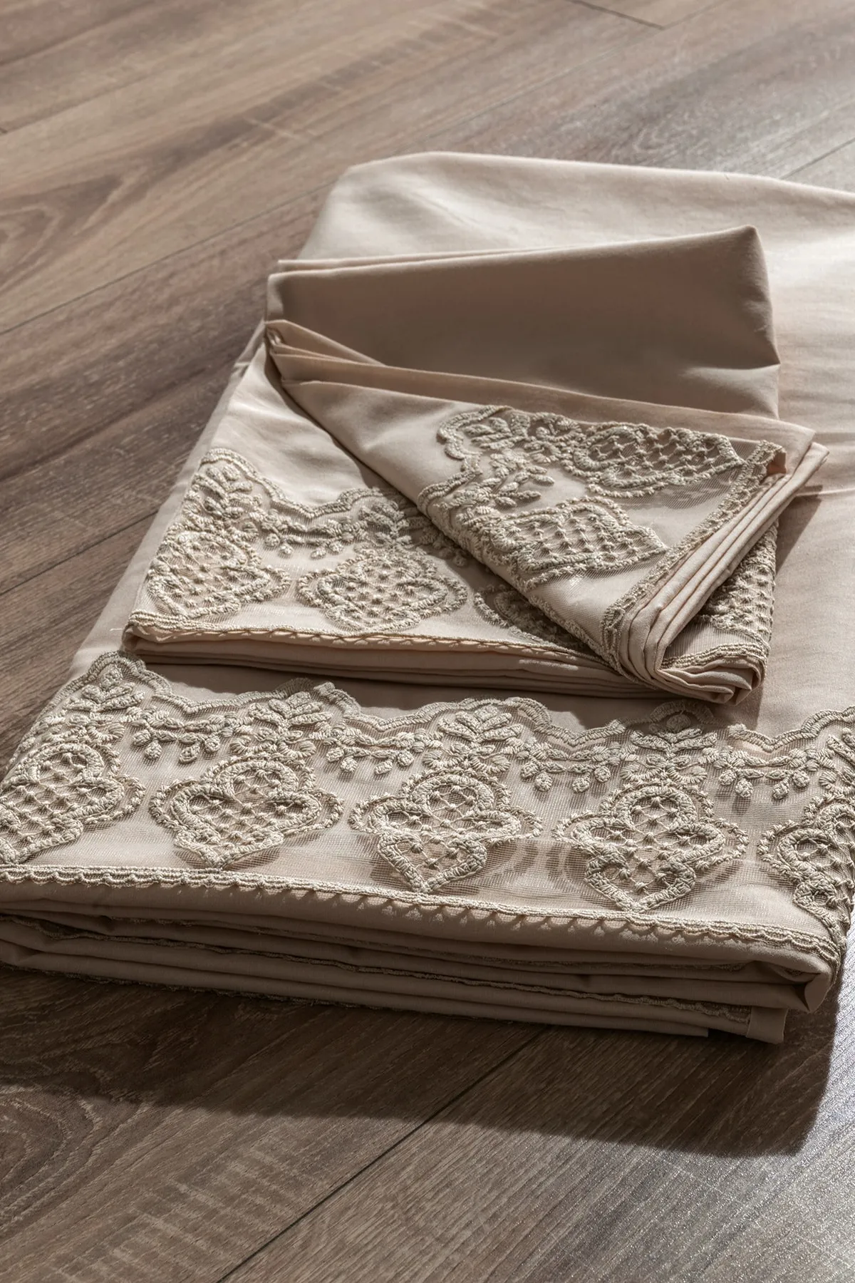 Çeyiz Diyarı  Hüsna Mitgift-Bettbezug-Set aus französischer Spitze, Cappucino