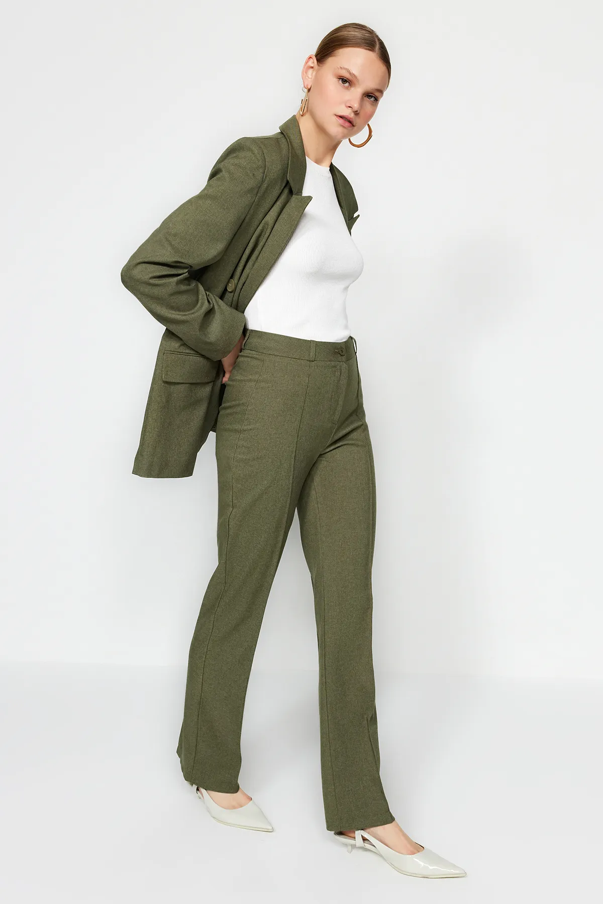 Trendyol Collection  Khakifarbene, gerade geschnittene, gerippte Webhose mit hoher Taille TWOAW24PL00274