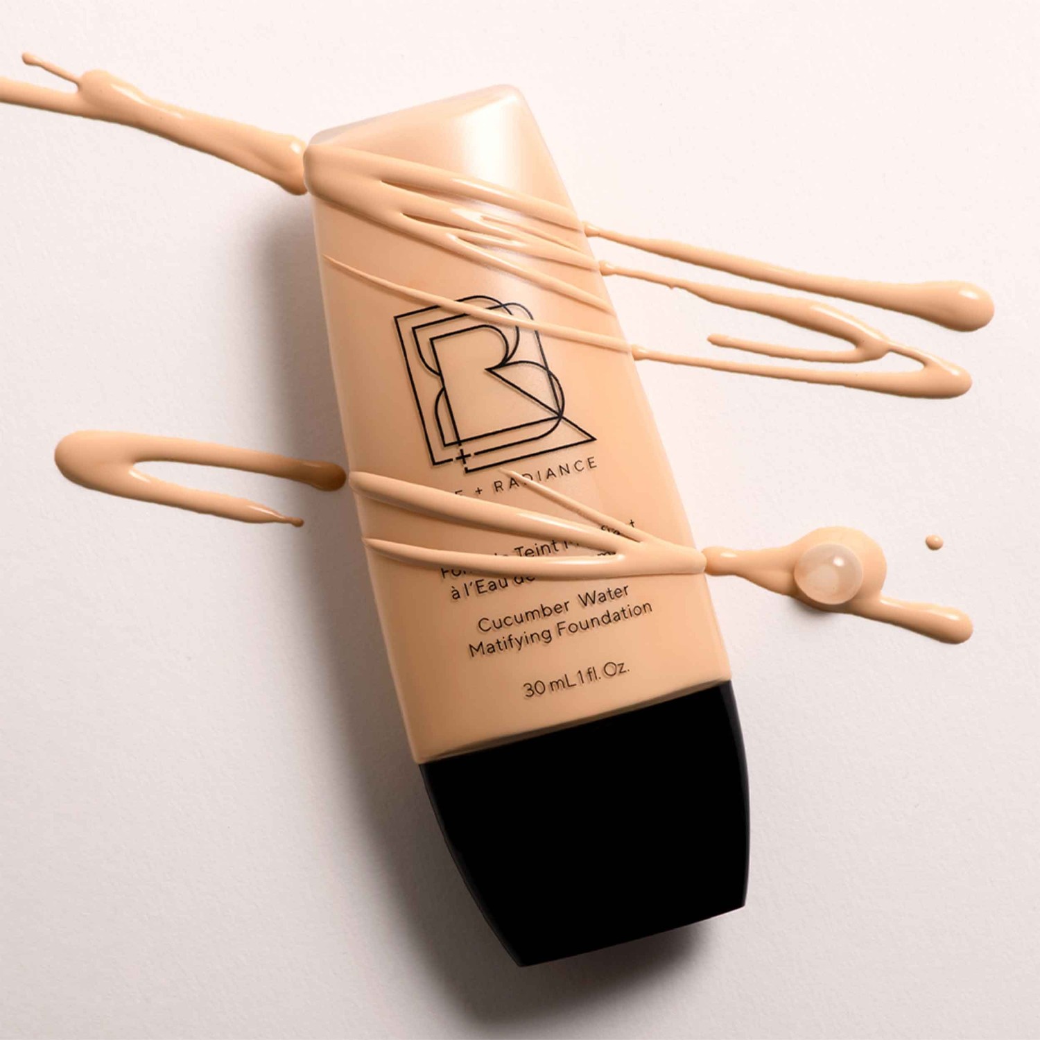 Base de maquillaje matificante BE + Radiance con agua de pepino n.° 08