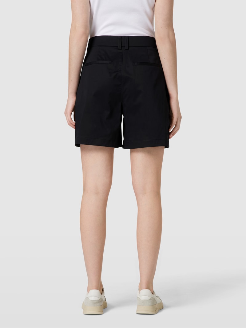Bermudas mit Bundfalten in schwarz