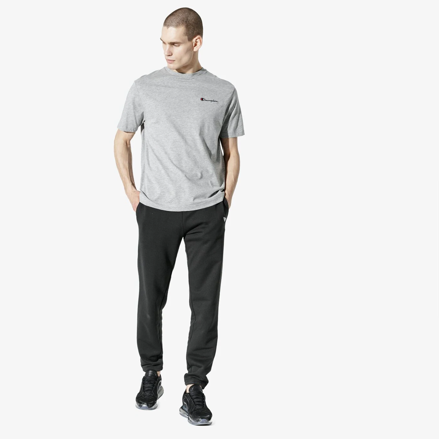 NEW ERA HOSE NE ESSENTIAL JOGGER BLK NEW ERA BLK Schwarz