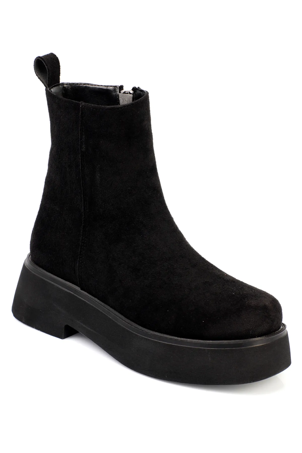 Capone Outfitters  Damenstiefel mit runder Spitze, seitlichem Reißverschluss und Trak-Sohle