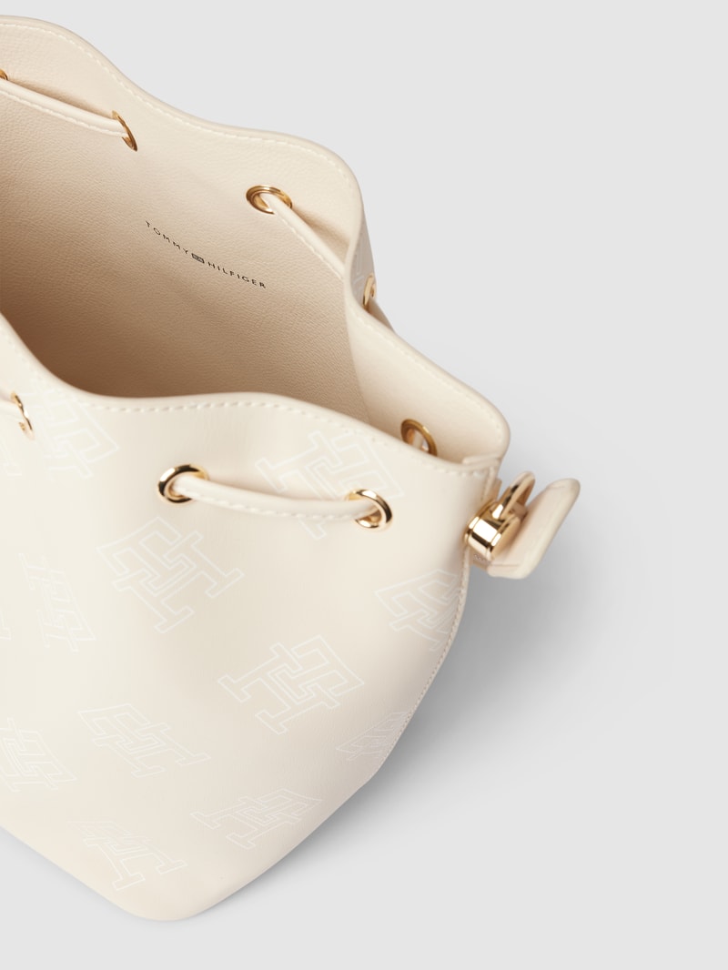 Bucket Bag mit Label-Details Modell 'ICONIC' in sand