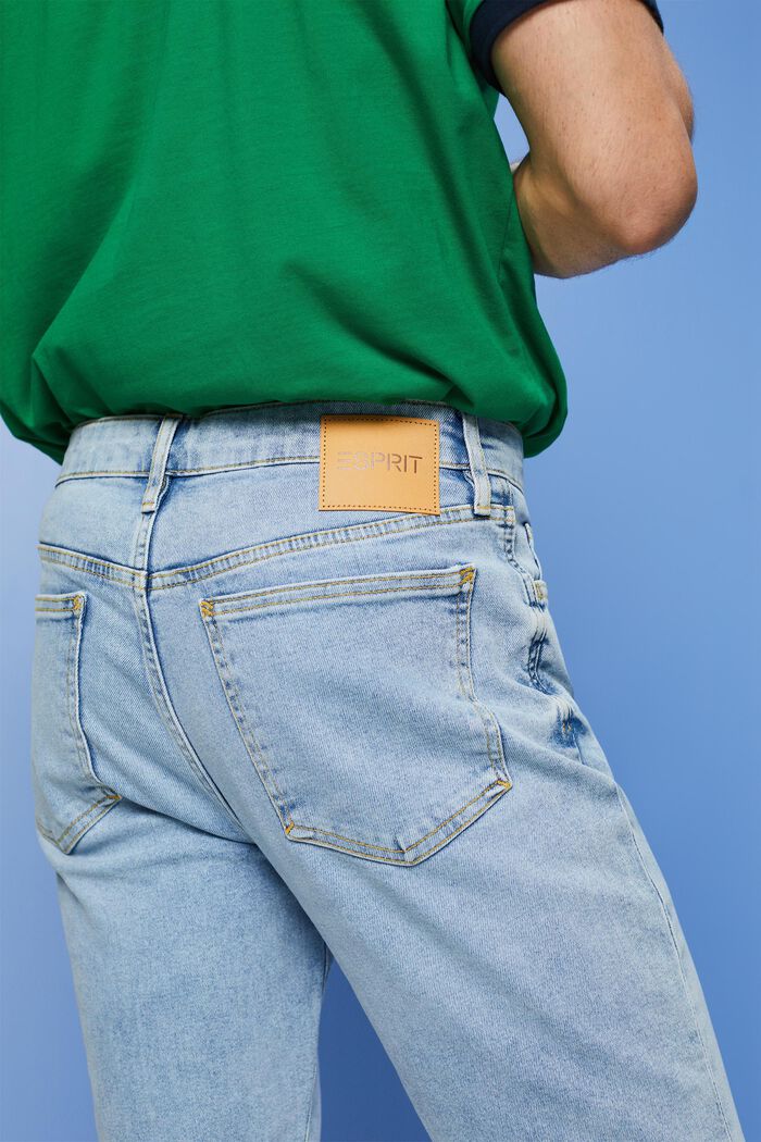 Lockere Jeansshorts in schmaler Passform