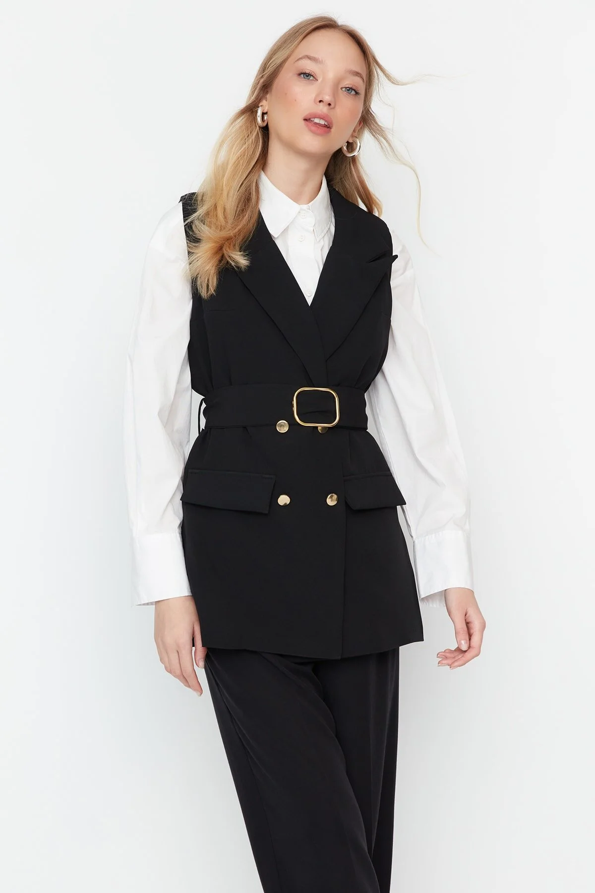 Trendyol Modest  Schwarze gewebte Weste mit Jackenkragen und Taillengürtel TCTAW23YL00014