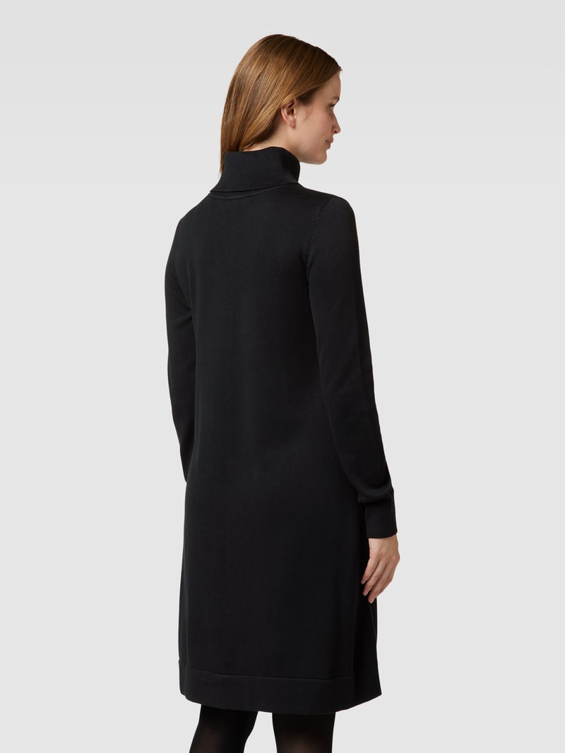 Knielanges Kleid mit Rollkragen in schwarz