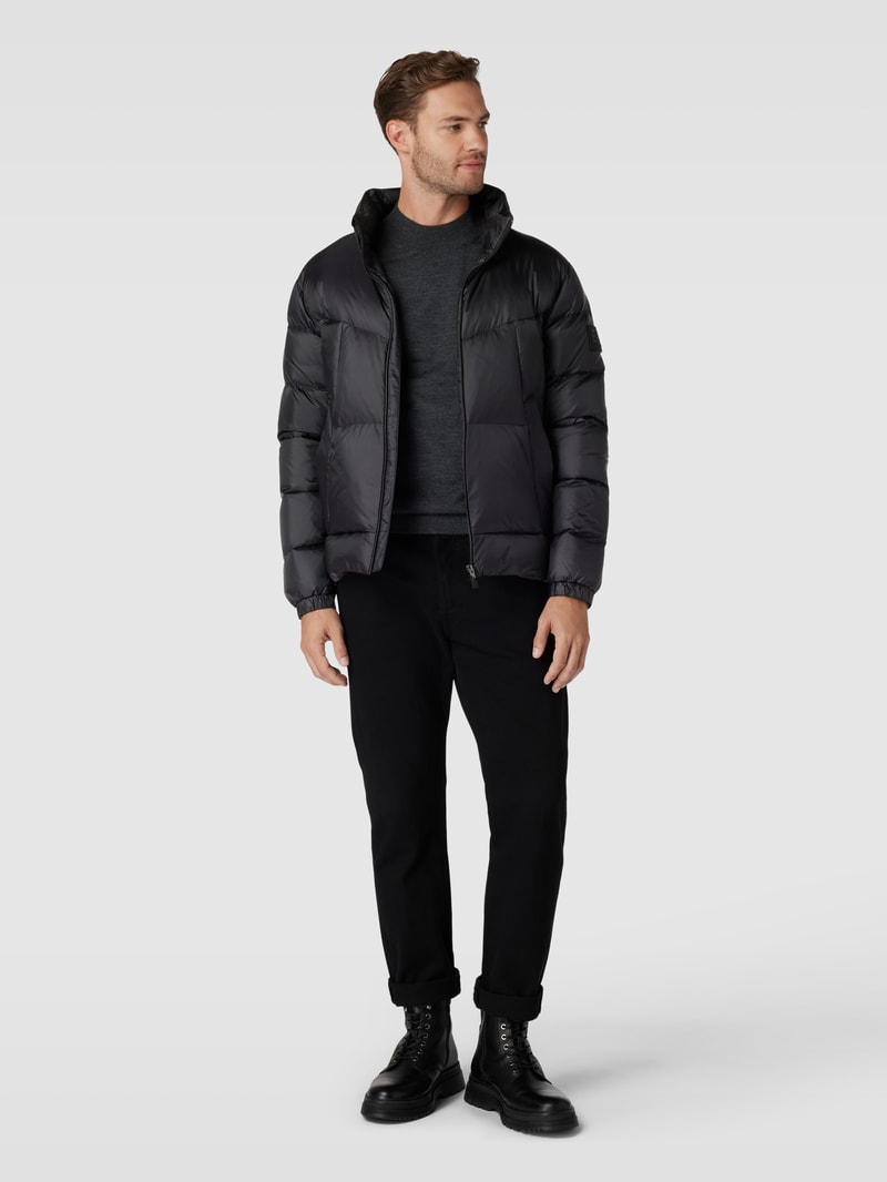 Daunenjacke mit Stehkragen in schwarz
