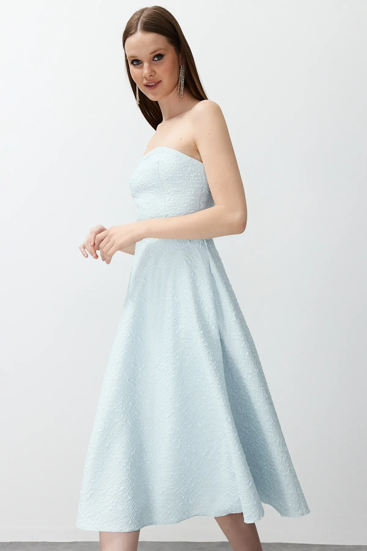 Trendyol Collection  Blaues, tailliertes/Skater-Stilvolles Abendkleid TPRSS24EL00160