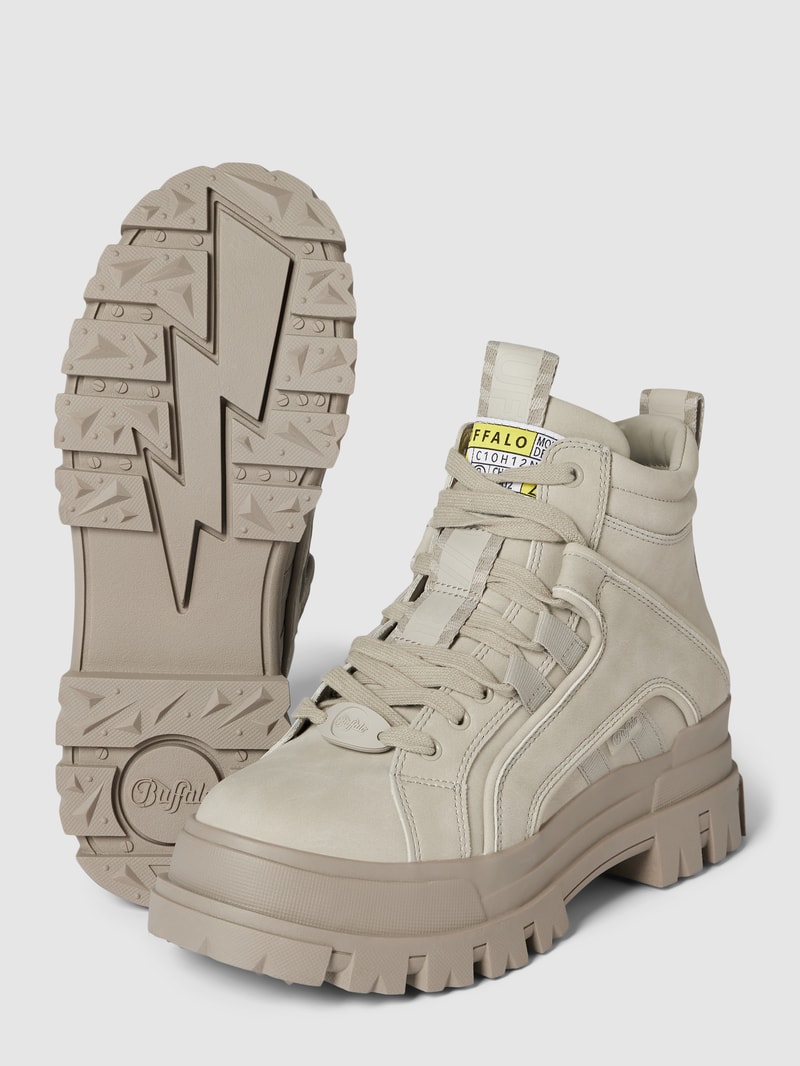 Boots mit Label-Detail in hellgrau