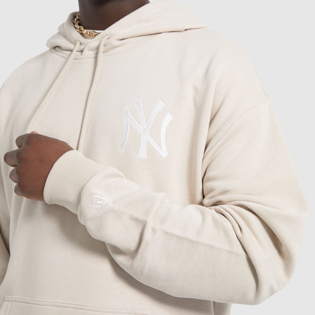 New Era League – Essential – Stenfärgad huvtröja