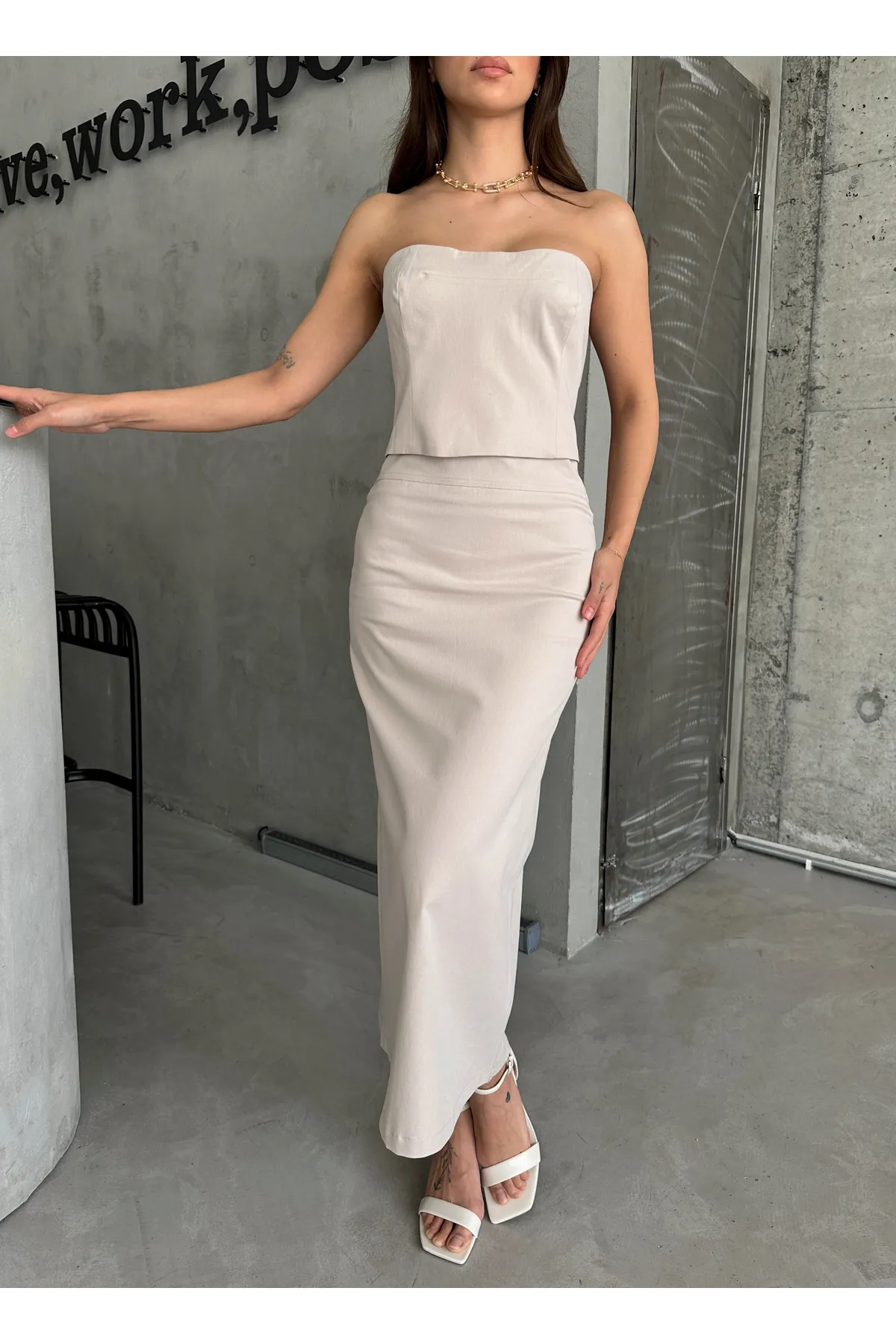 Laluvia  Cremefarbenes Midirock-Bustier-Set mit Reißverschlussdetail auf der Rückseite