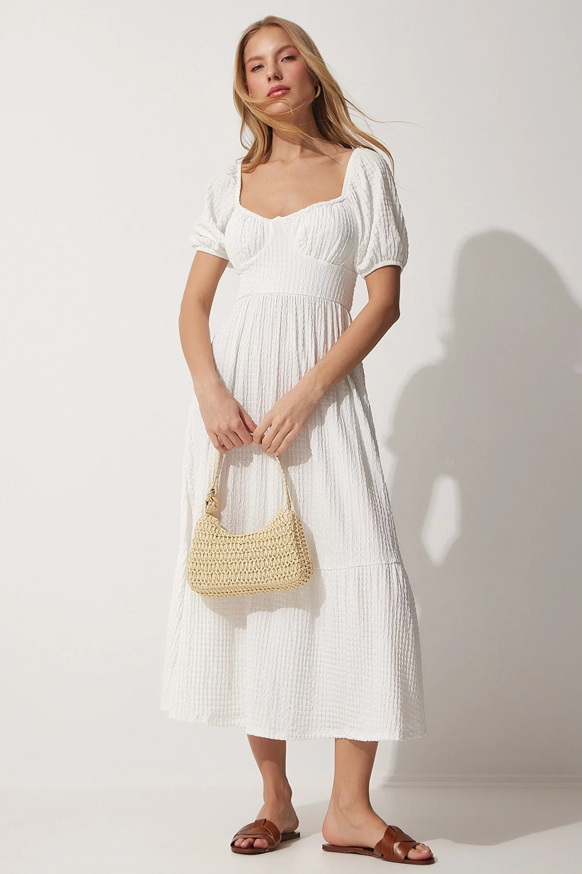 Happiness İstanbul  Strukturiertes Sommer-Strickkleid mit herzförmigem Ausschnitt