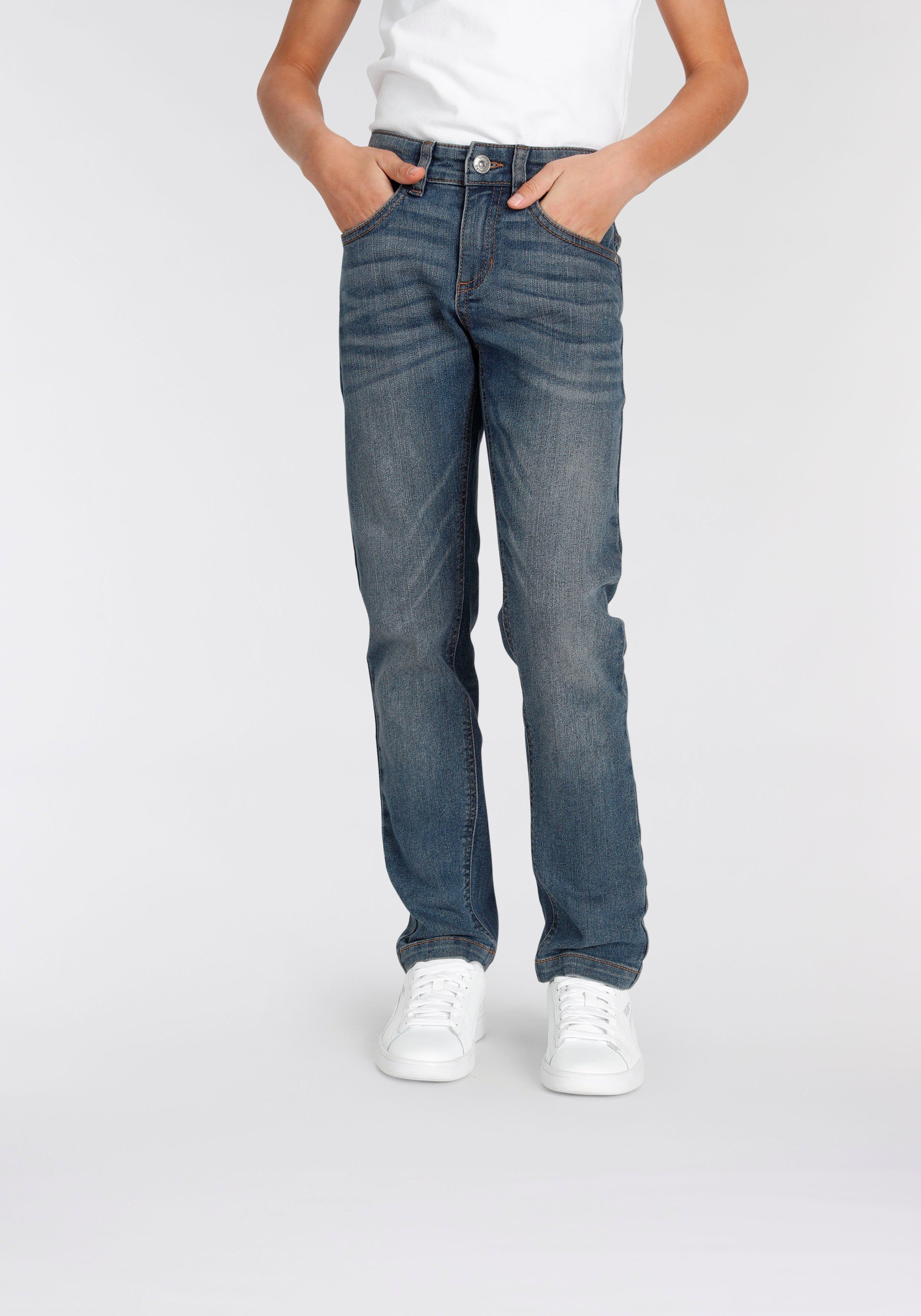 Bench. Stretch-Jeans regular fit mit schmalem Bein