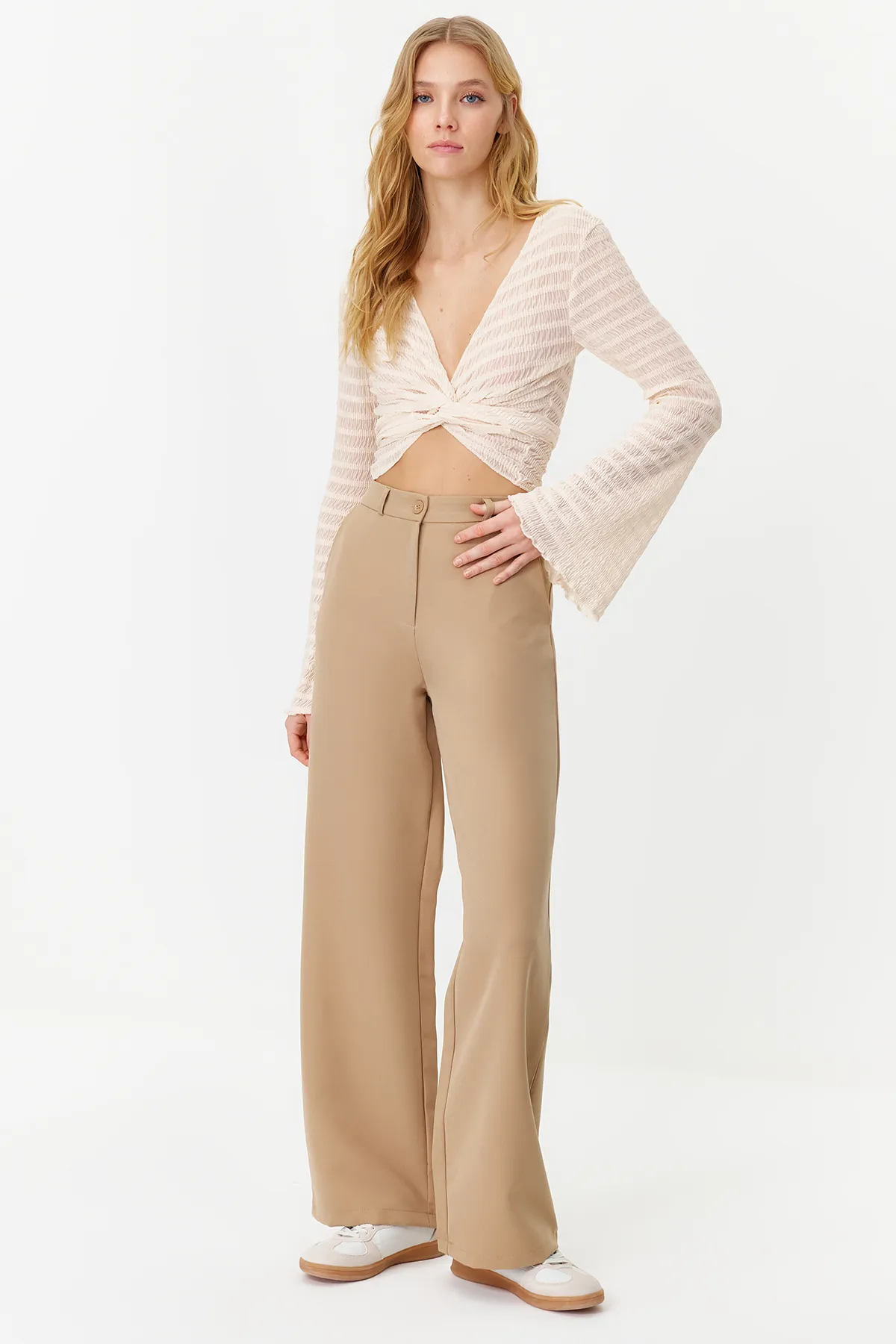 Trendyol Collection  Nerzfarbene, weite Hose aus Webstoff mit weitem Bein TWOAW21PL0332