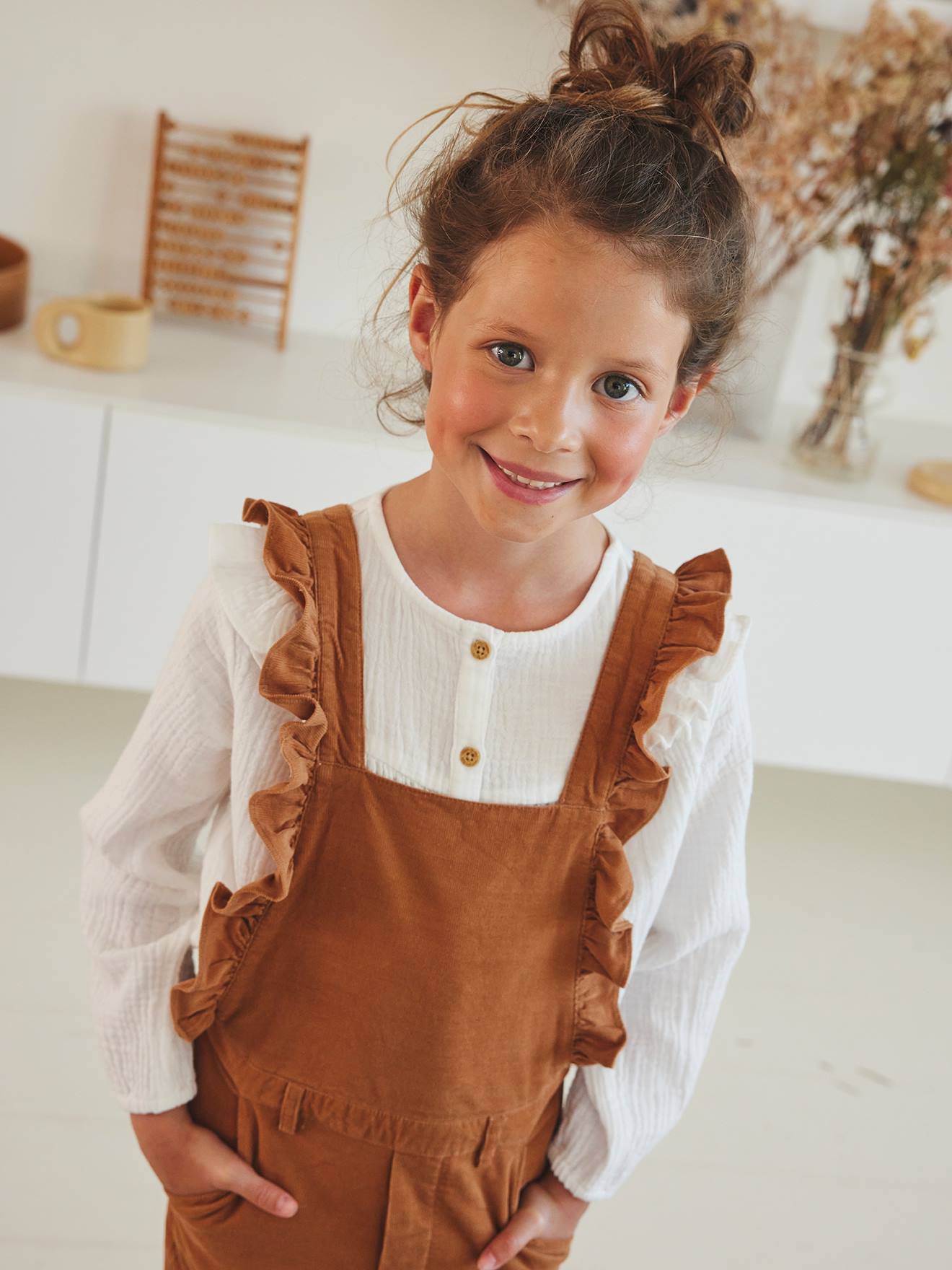 Vertbaudet Mädchen Cord-Latzhose mit Rüschen - braun