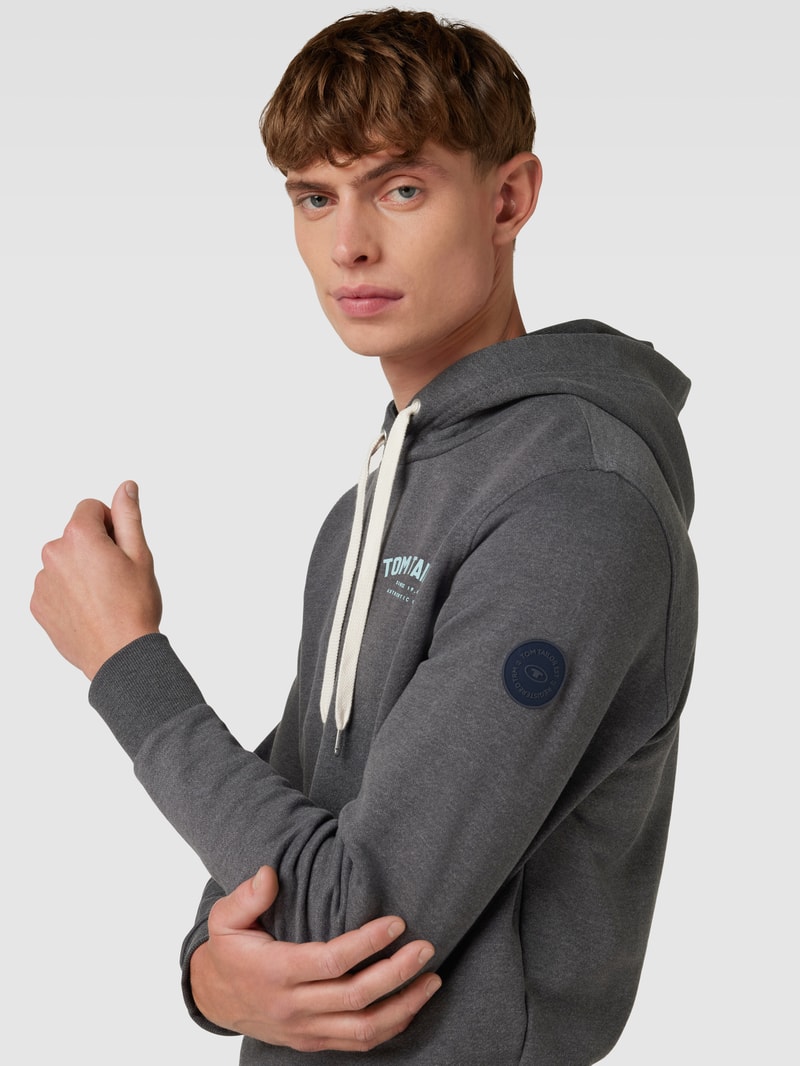 Hoodie mit Label-Detail in dunkelgrau meliert