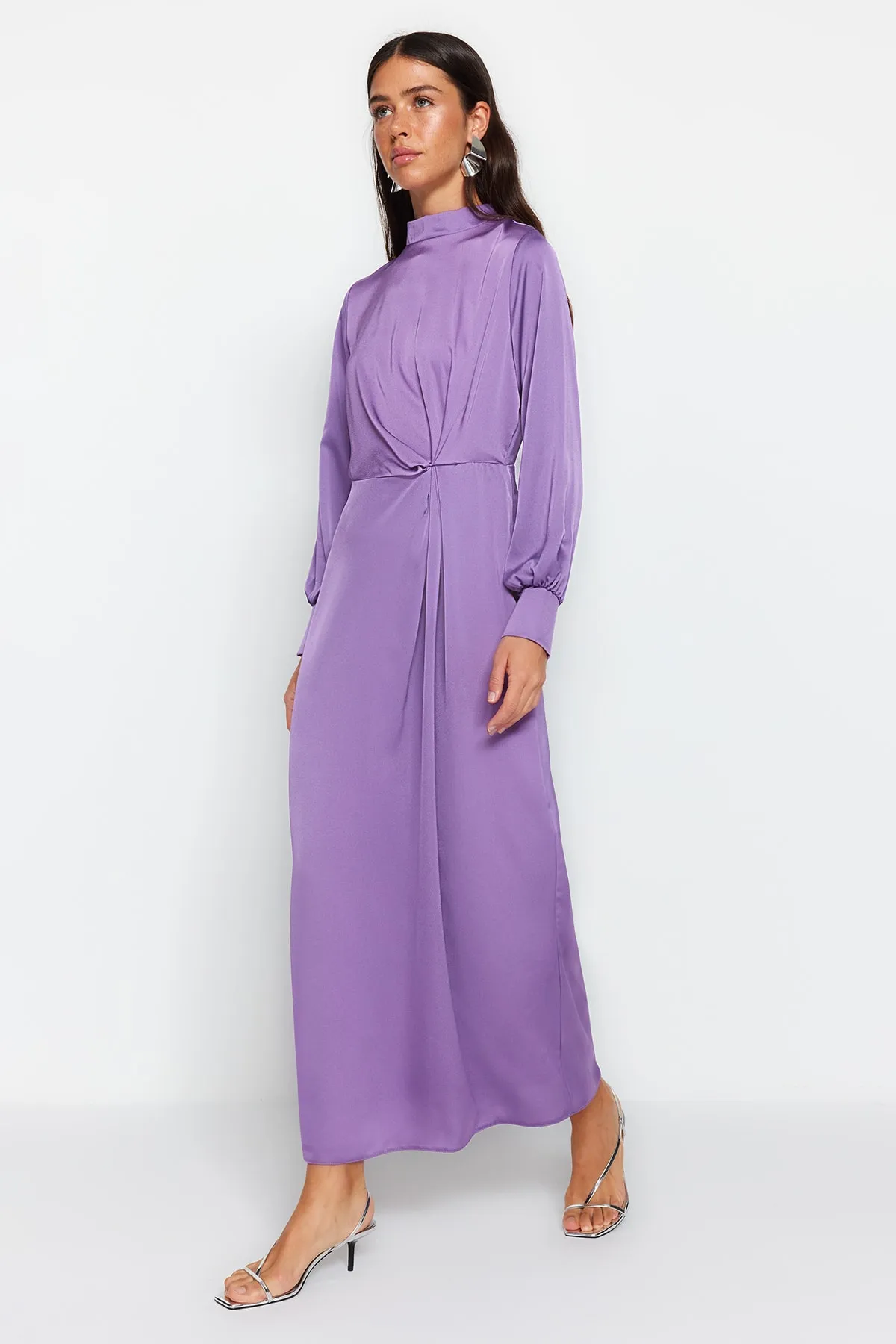Trendyol Modest  Lila Abendkleid aus Satin mit geraffter Taille TCTSS23DB00043
