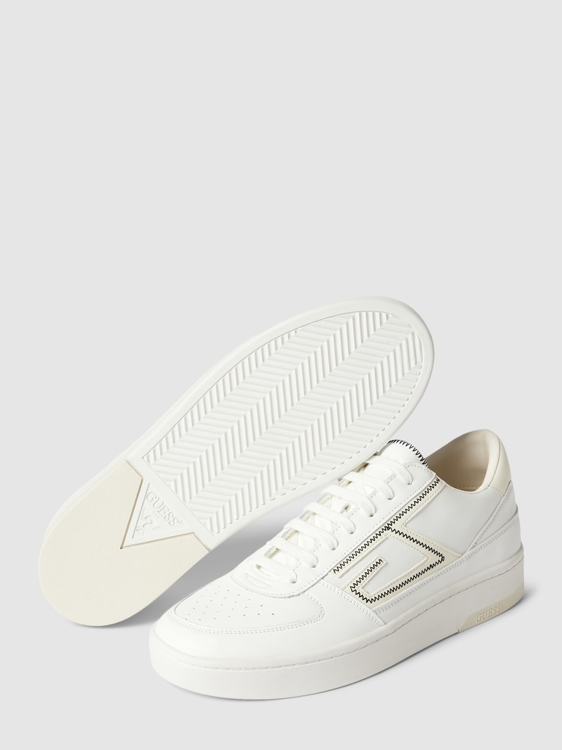 Sneaker aus Leder-Mix mit Label-Details in weiß