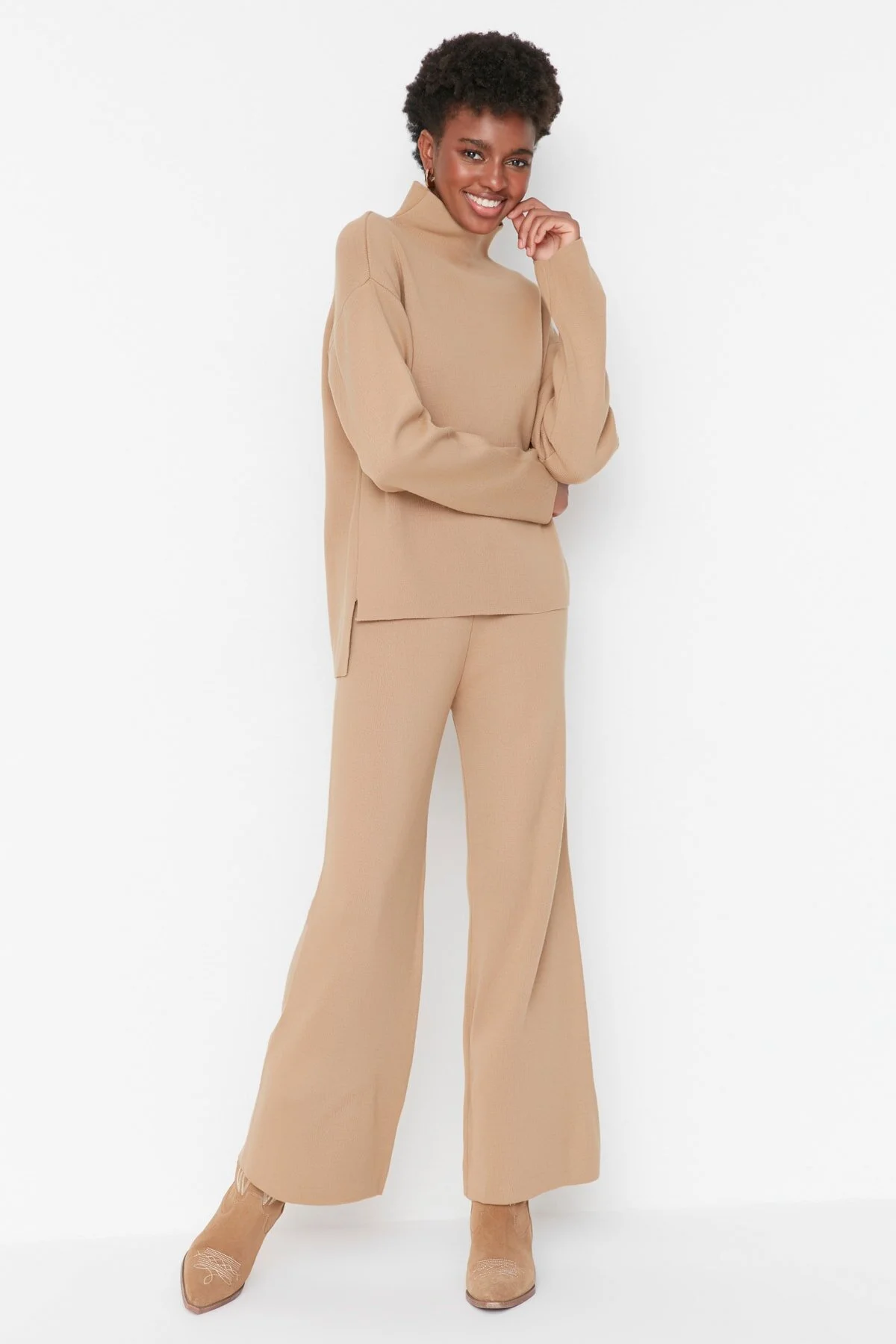Trendyol Collection  Kamel Normale Hose Strickoberteil und Unterteil Set TWOAW21AU0060