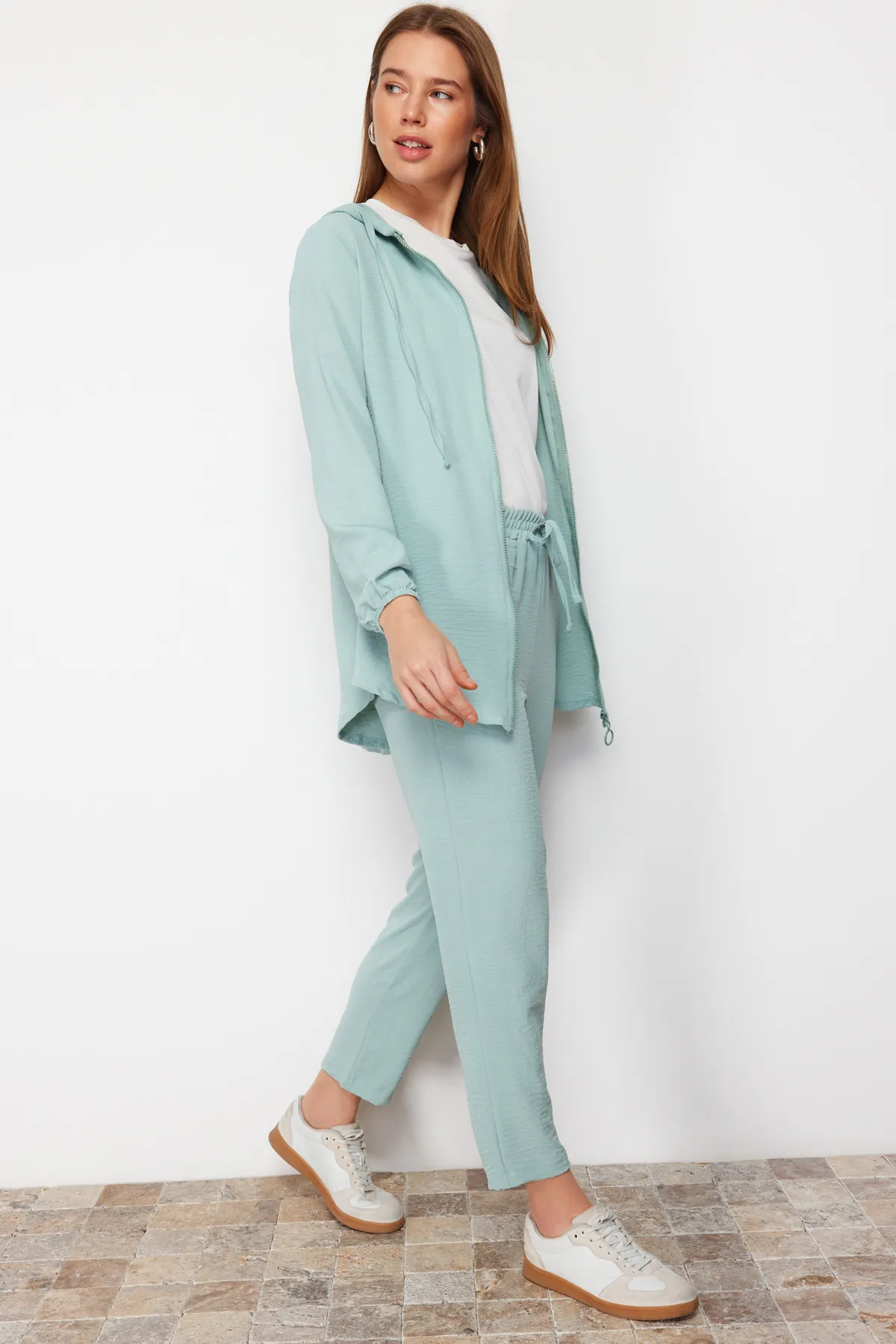 Trendyol Modest  Mintgrünes Aerobin-Cardigan-Hose-Set mit Kapuze und Reißverschluss TCTSS22US0026