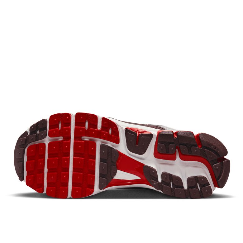 NIKE Zoom Vomero 5 