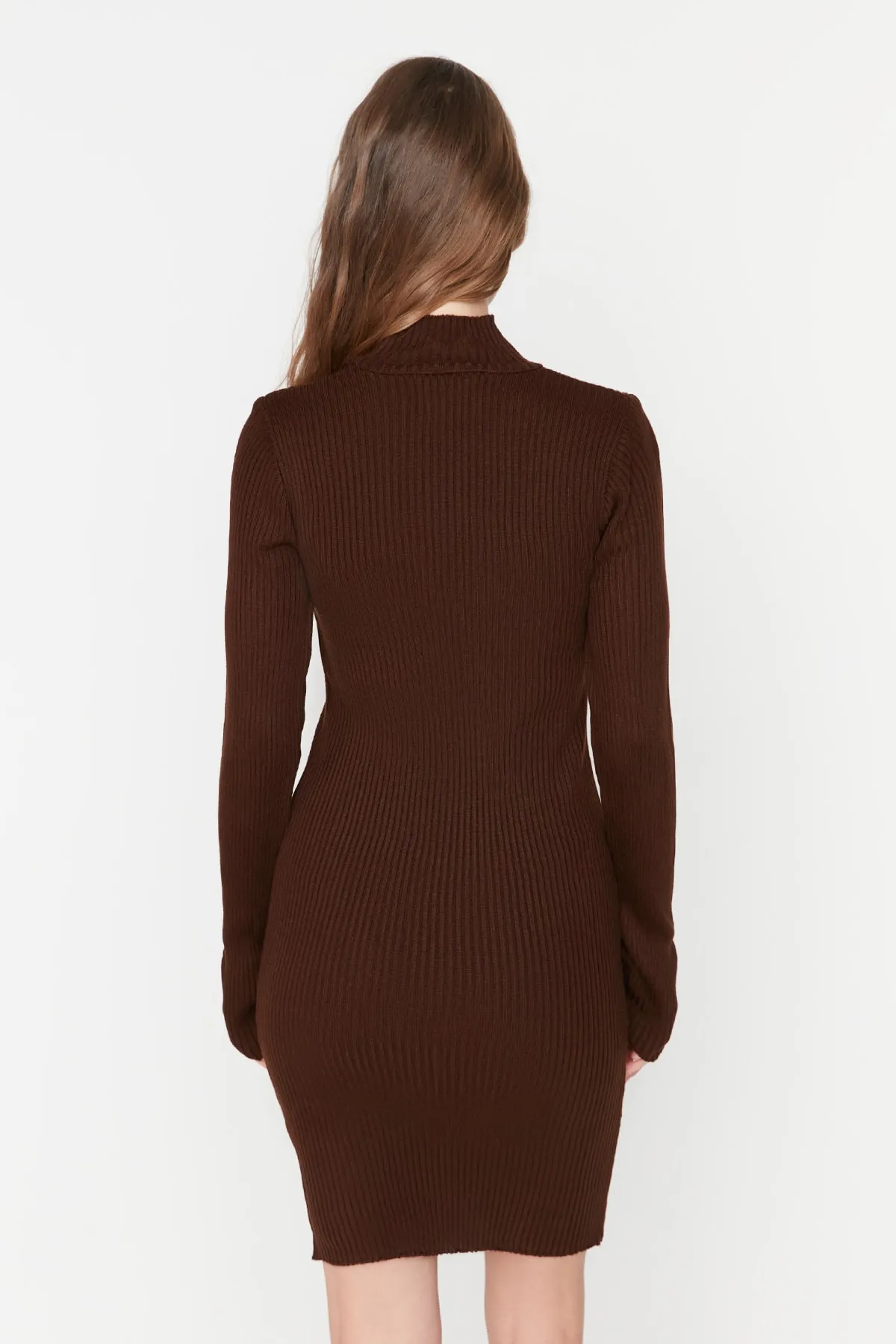 Trendyol Collection  Braun Braunes Mini-Strickkleid mit hohem Kragen TWOAW23EL01389 Kleid TWOAW23EL01389
