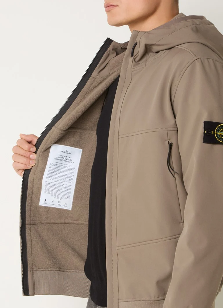 Μπουφάν Stone Island 8115Q softshell με τσέπες με φερμουάρ και λογότυπο