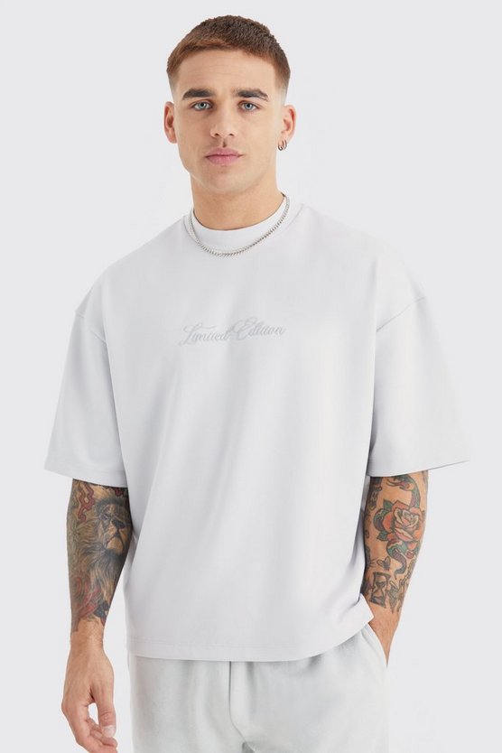 Kastiges Oversize Premium T-Shirt mit Stickerei