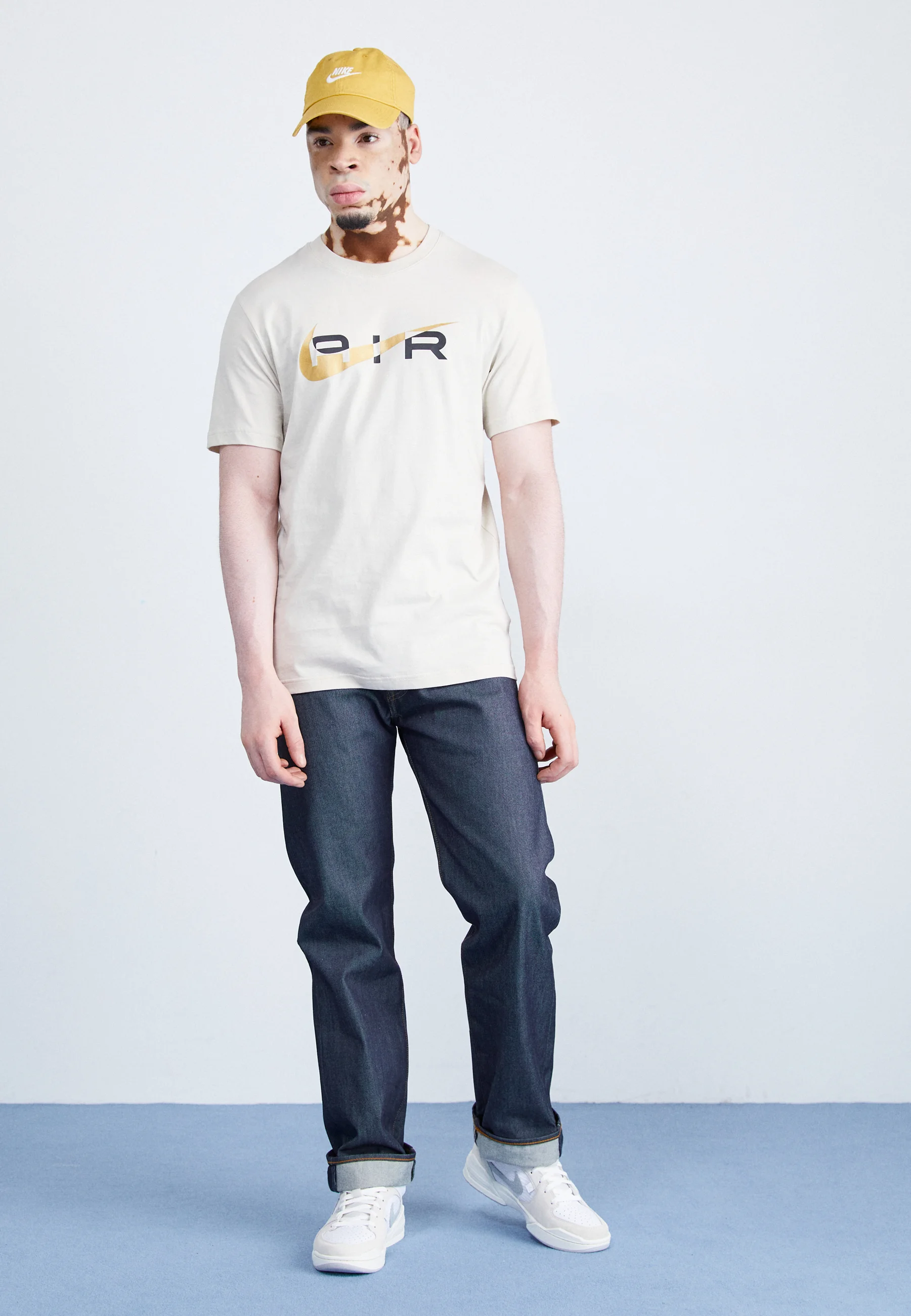 Nike Sportswear AIR GRAPHIC TEE - Camiseta con estampado
