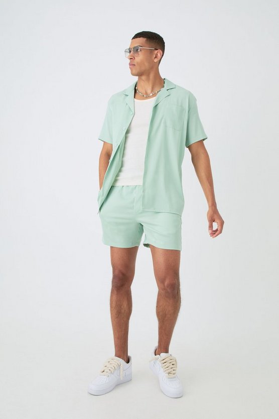 Kurzärmliges Oversize Satin-Hemd & Shorts