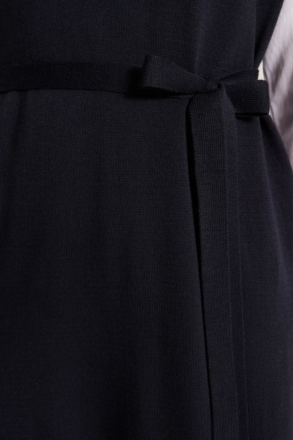 Trendyol Modest  Marineblaues langes Strickpulloverkleid mit Gürtel TCTAW24UV00020