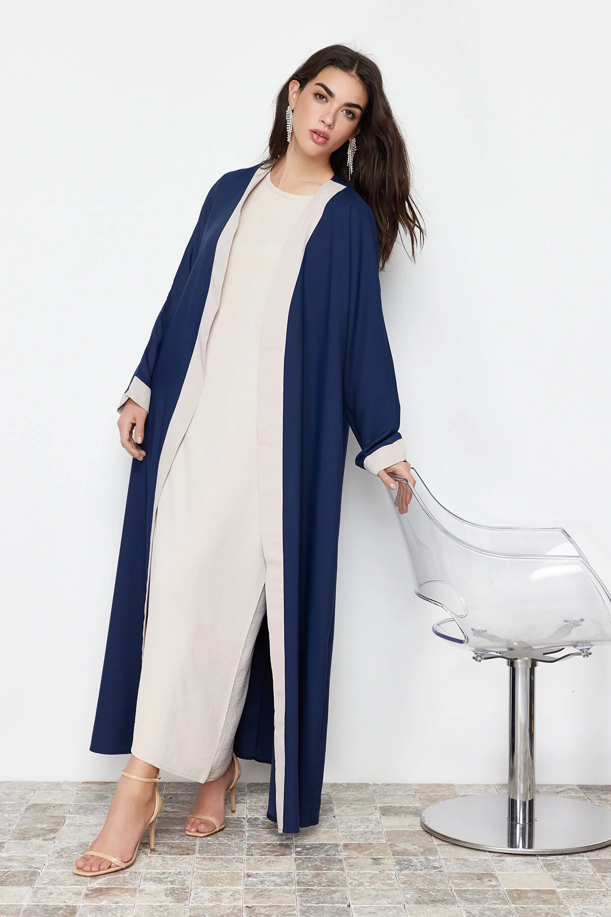 Trendyol Modest  Marineblaue, farbblockierte lange gewebte Mütze & Ferace & Abaya TCTSS24KF00009