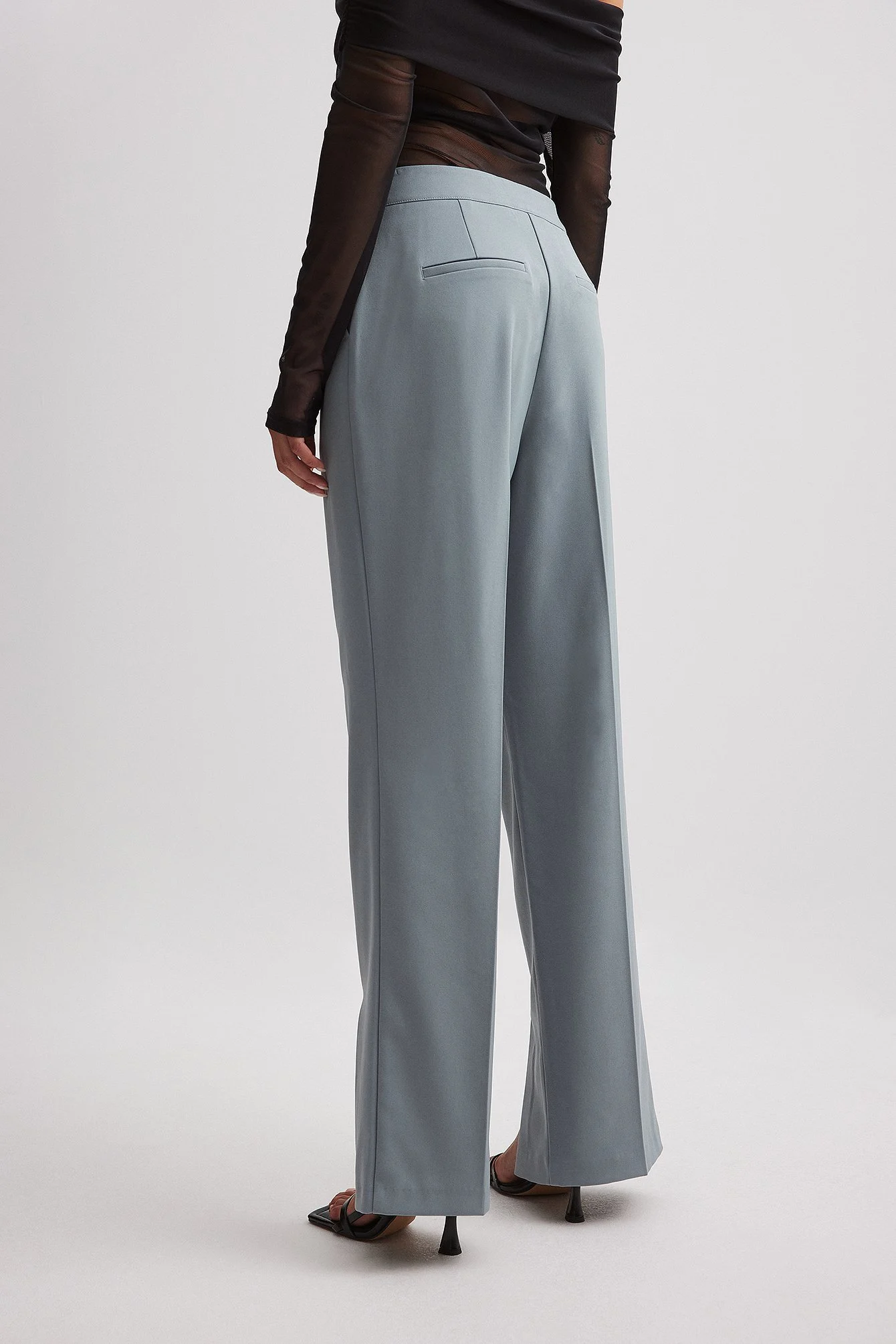 Hose mit hoher Taille und Frontschlitz