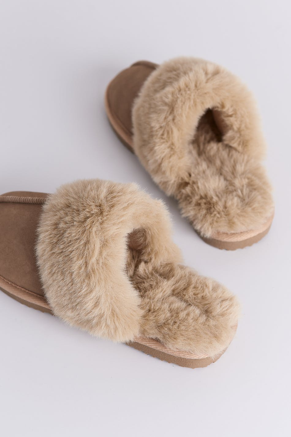 Faux fur slippers