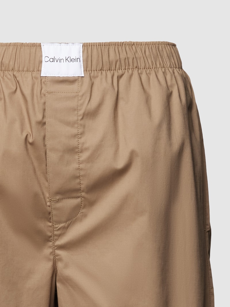 Pyjama-Hose mit Label-Patch in taupe