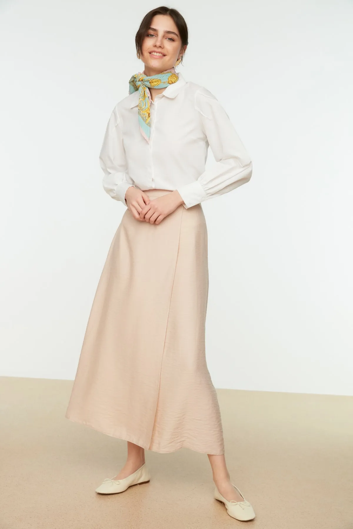 Trendyol Modest  Beigefarbener Webrock mit Bindedetail TCTSS22EE0009