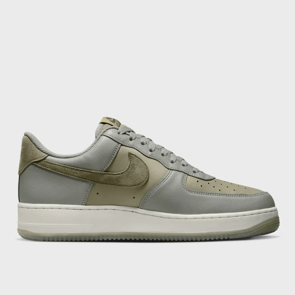 Nike Air Force 1 07 FJ4170-002 / grün