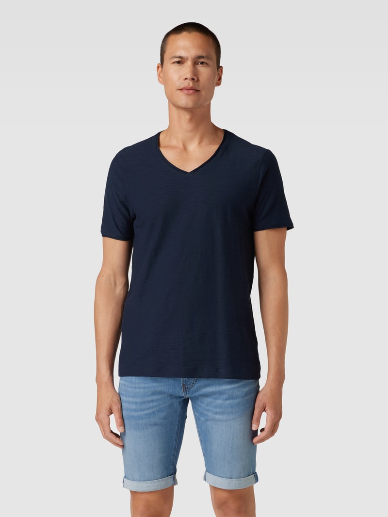 Regular Fit T-Shirt aus Baumwolle mit V-Ausschnitt in dunkelblau