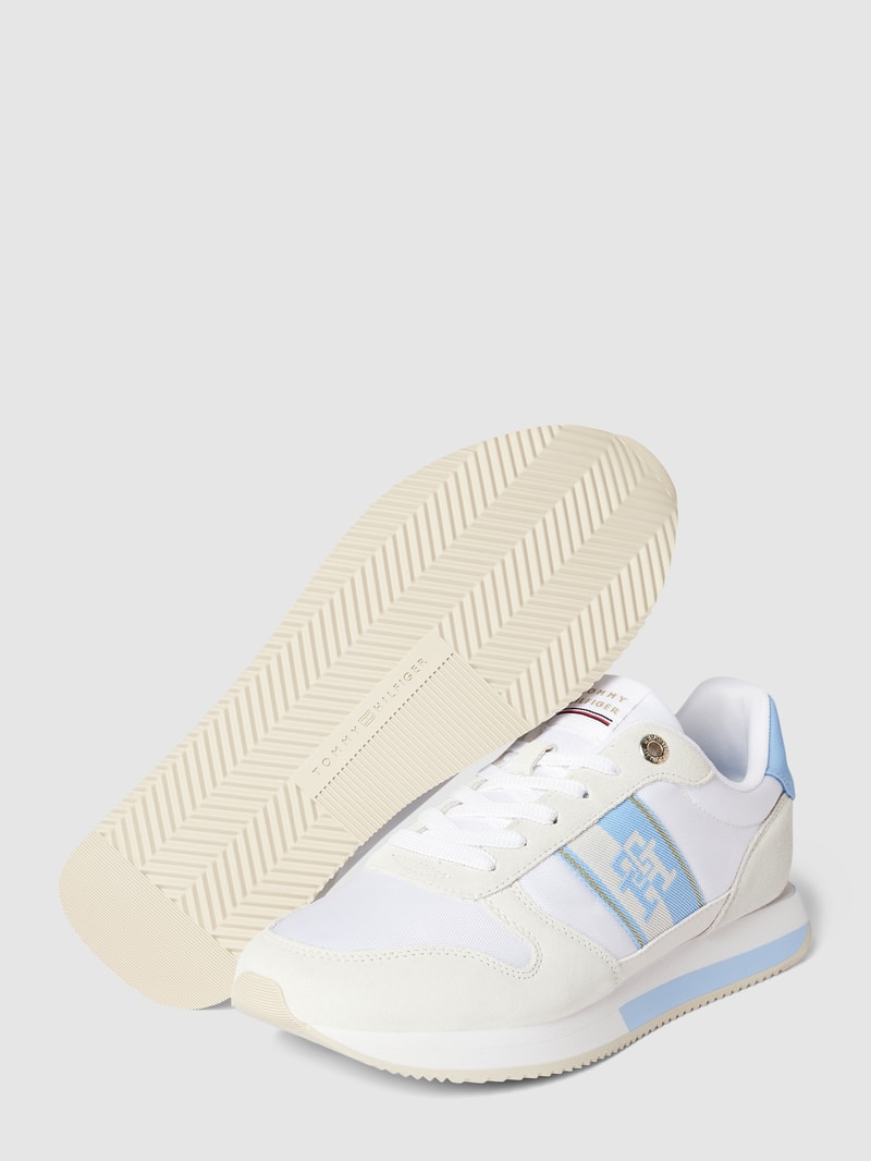 Sneaker mit tonalem Besatz Modell 'RUNNER' in hellblau