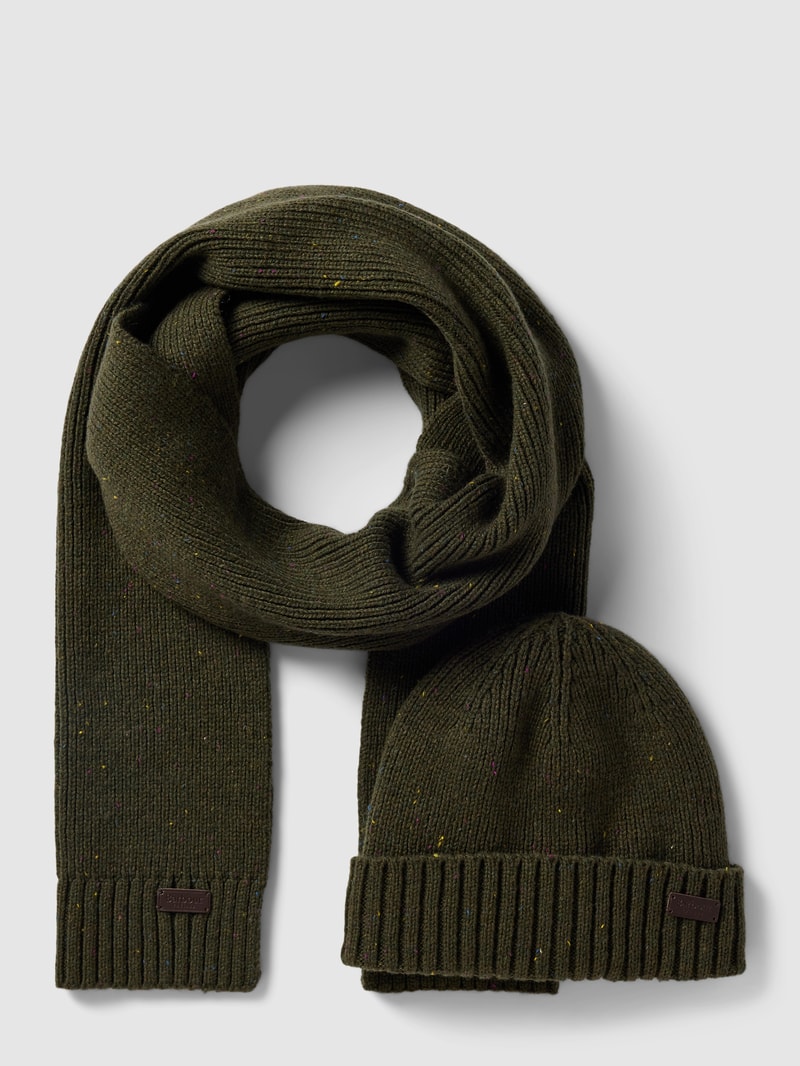 Set aus Beanie und Schal mit Geschenkbox in olivgrün