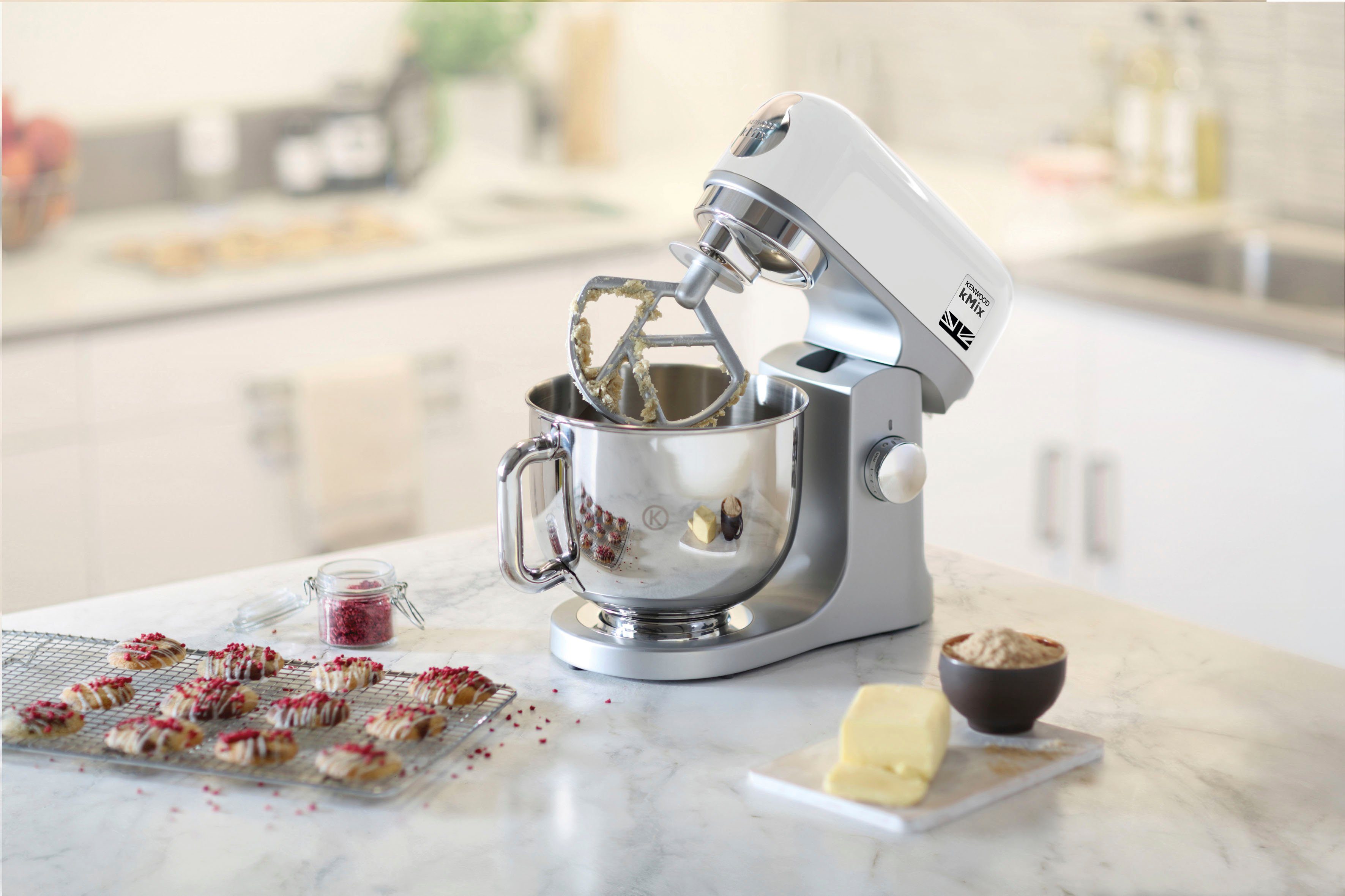 KENWOOD Küchenmaschine kMix KMX 750WH, 1000 W, 5 l Schüssel, inkl. 3-tlg. Patisserie-Set und 5l Schüssel